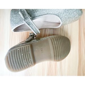 Zara Gold Glitter Mary Jane Toddler shoes. Size 24 (US Toddler 8)